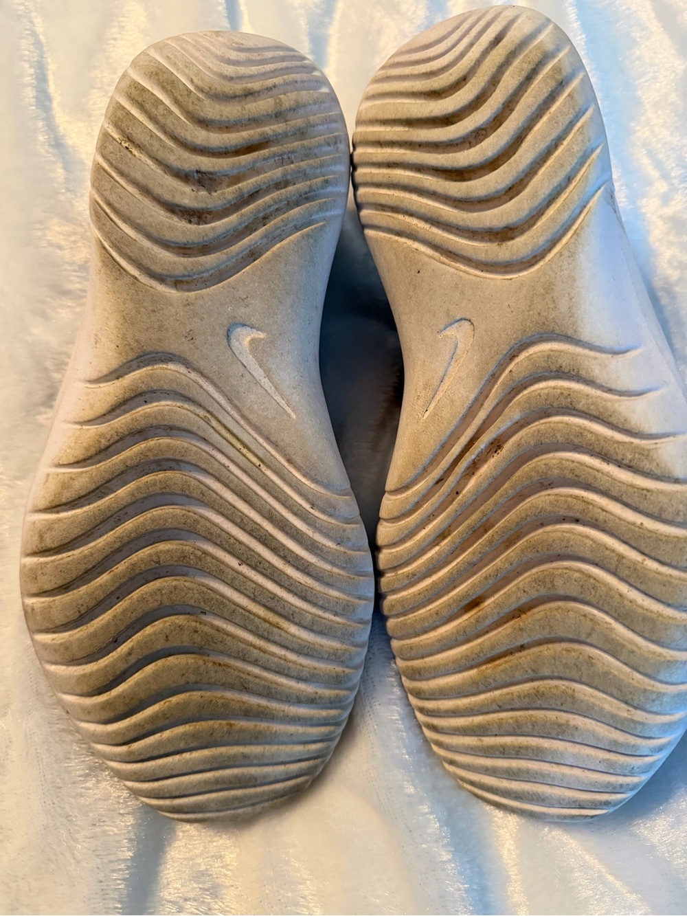 Nike Slip-On Sneakers in Navy with Rose Gold Swoosh - Picture 10 of 11